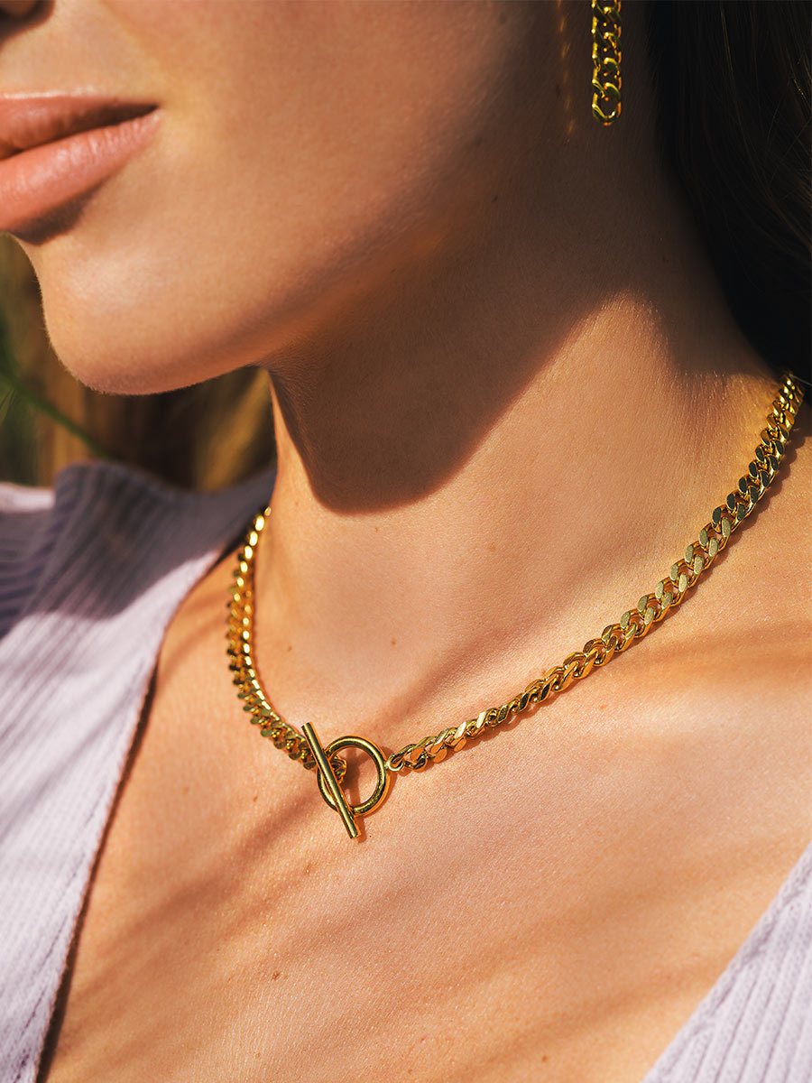 Modern versatile staple necklaces