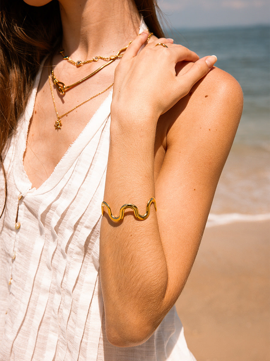 Elegance Wave Armcuff