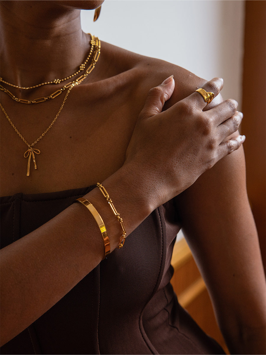 Captivating bracelet