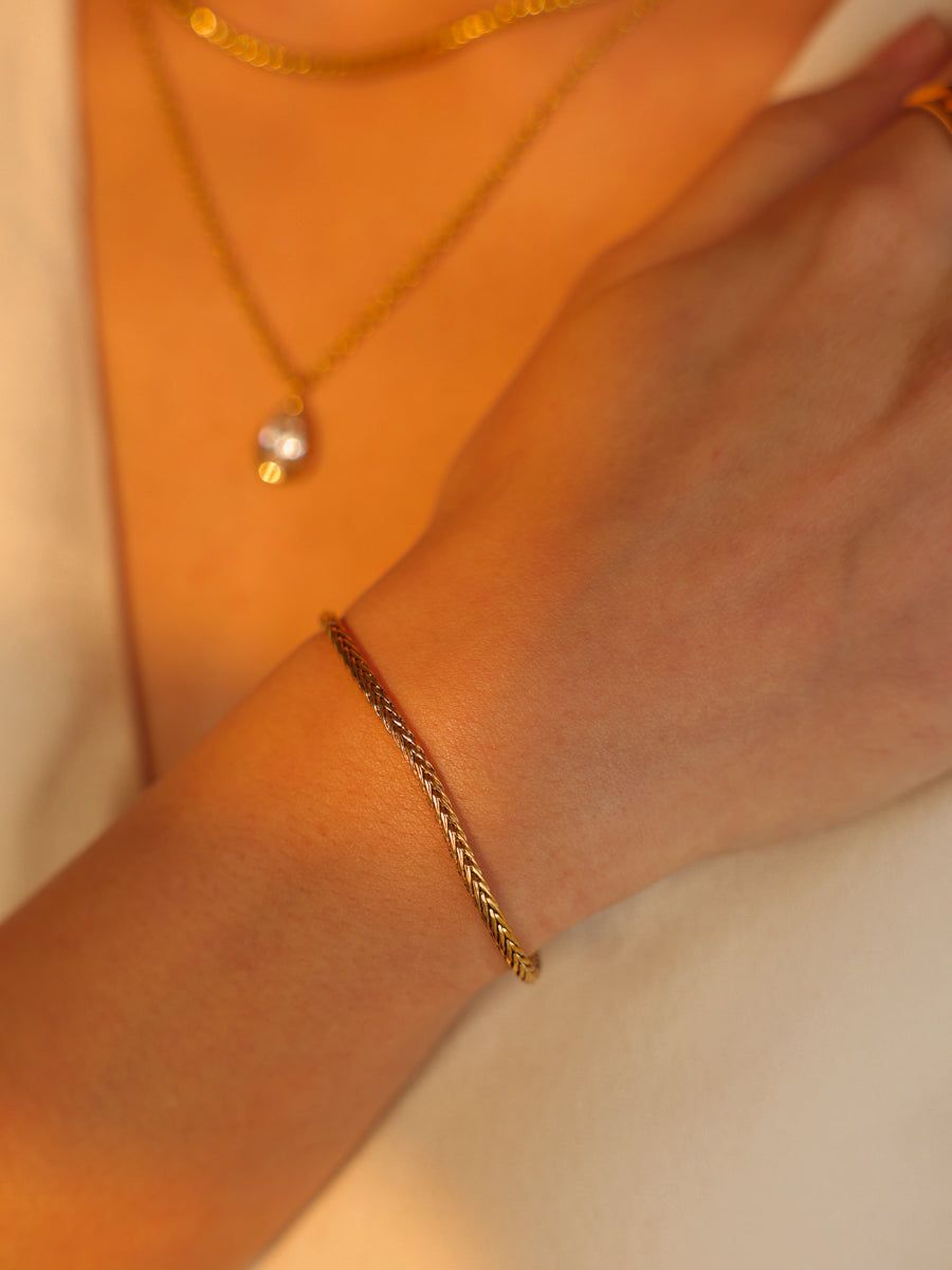 Linear Elegance ARMBAND