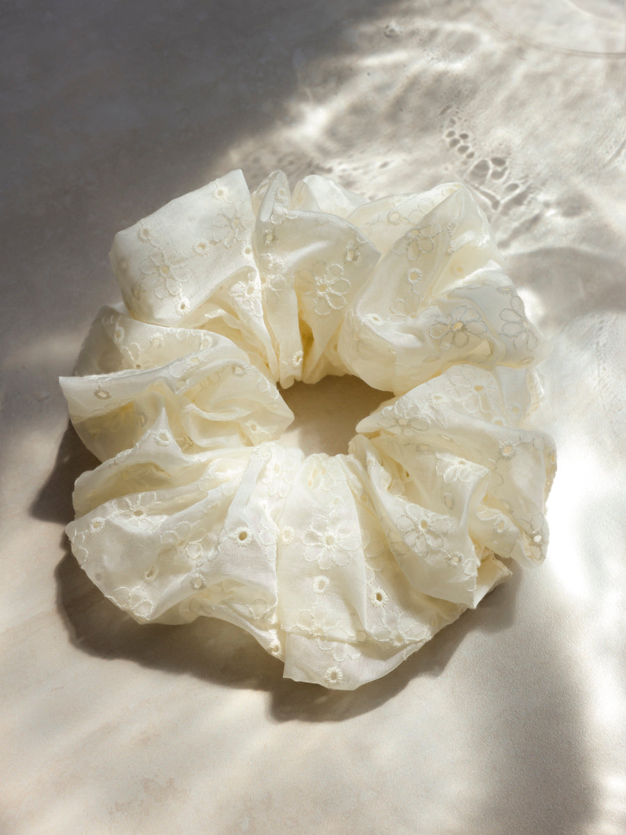 Puffy Lace Scrunchie White