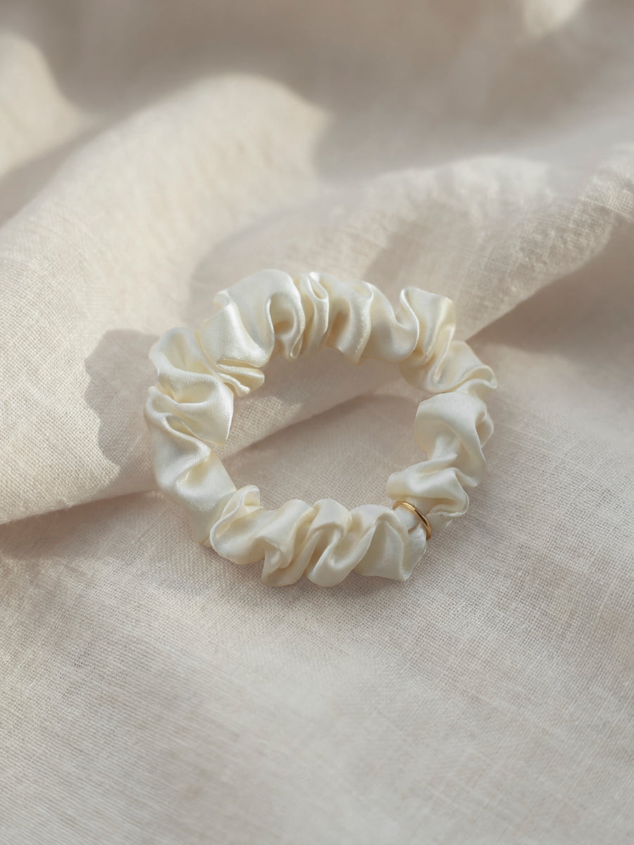 Blissful Pure Silk Medium Scrunchie Cream White