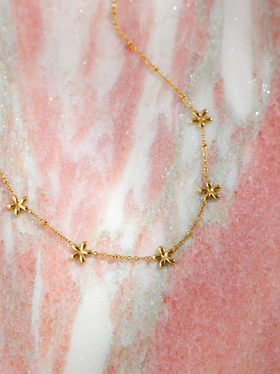 Dainty Flower Necklace