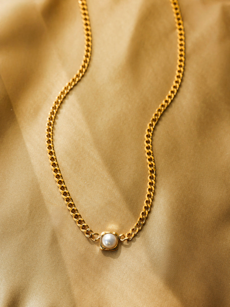 Modern Edge Pearl Kette