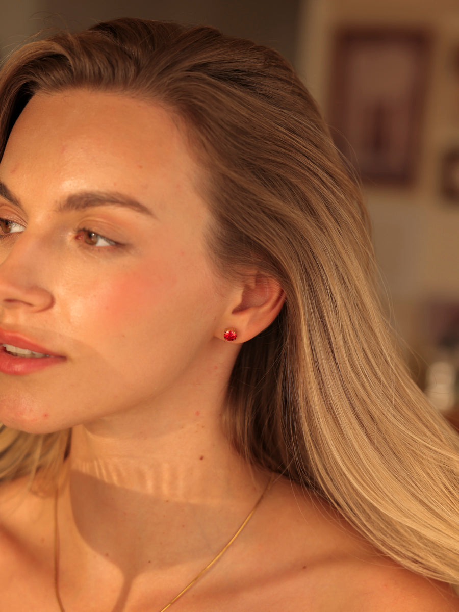 Crystal Delight Dark Red Stub-Ohrringe