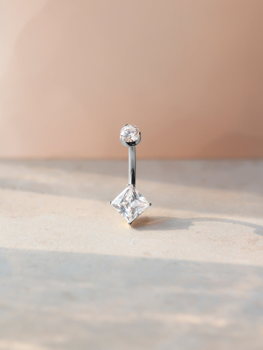 Square Shine Titan Bauchnabelpiercing
