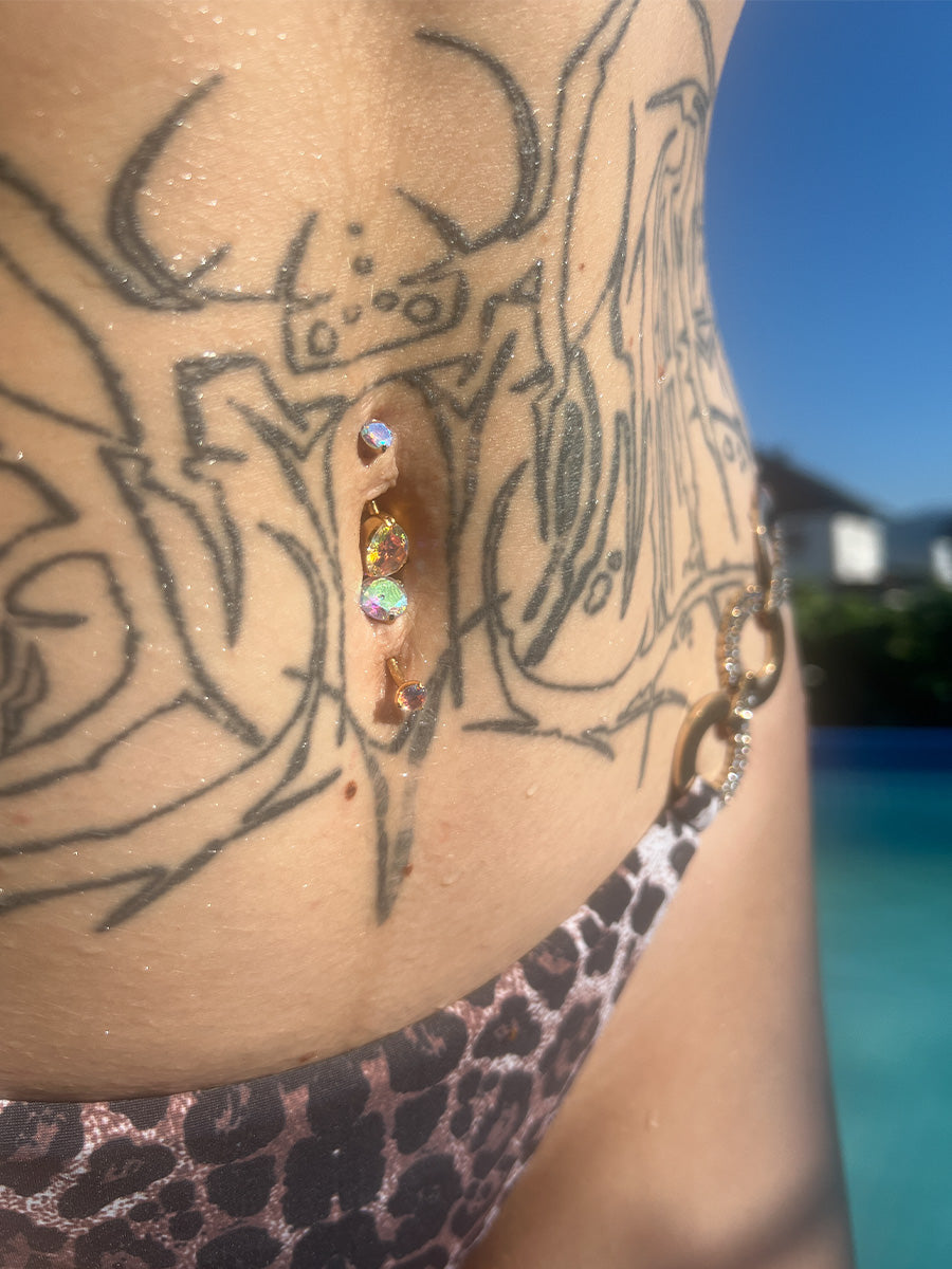 Serene Glow Rainbow Titan Bauchnabelpiercing