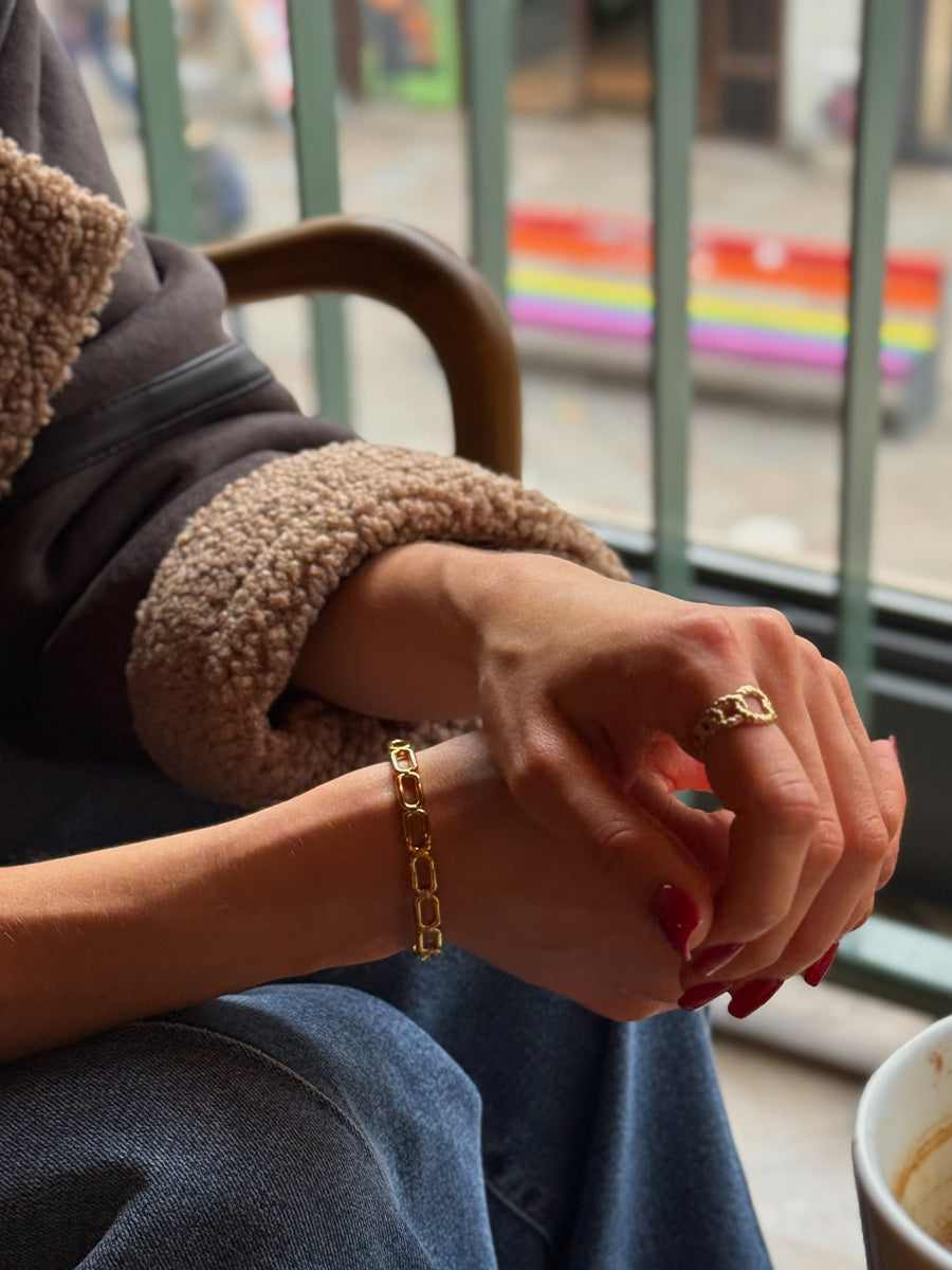 Exquisite Link Ring