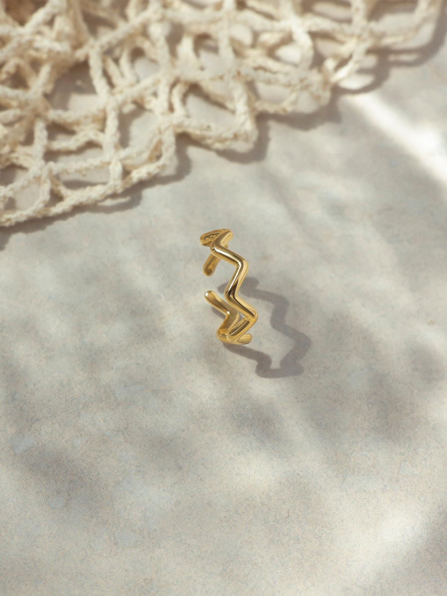 Wave-shaped ring