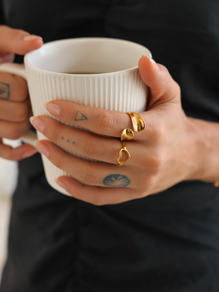 Curved Elegance Ring