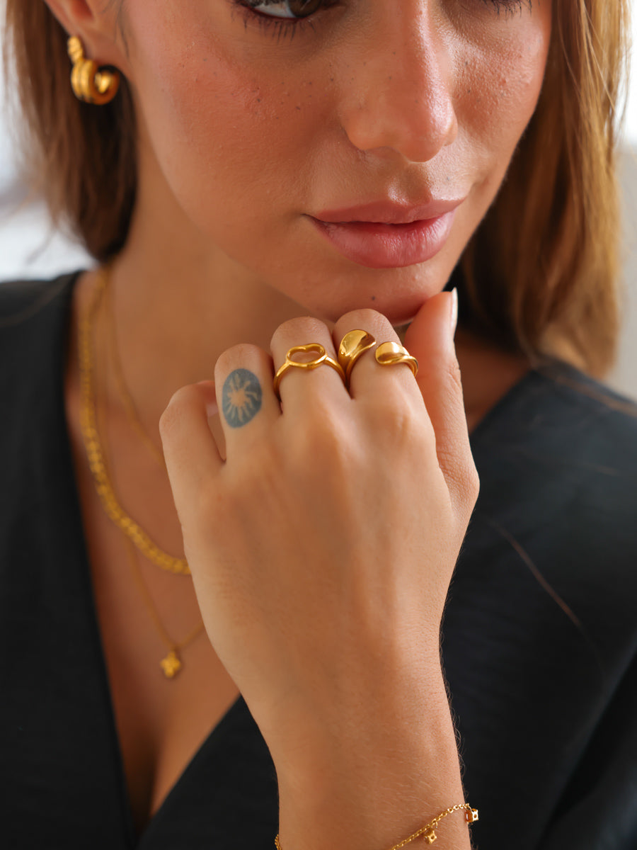 Curved Elegance Ring