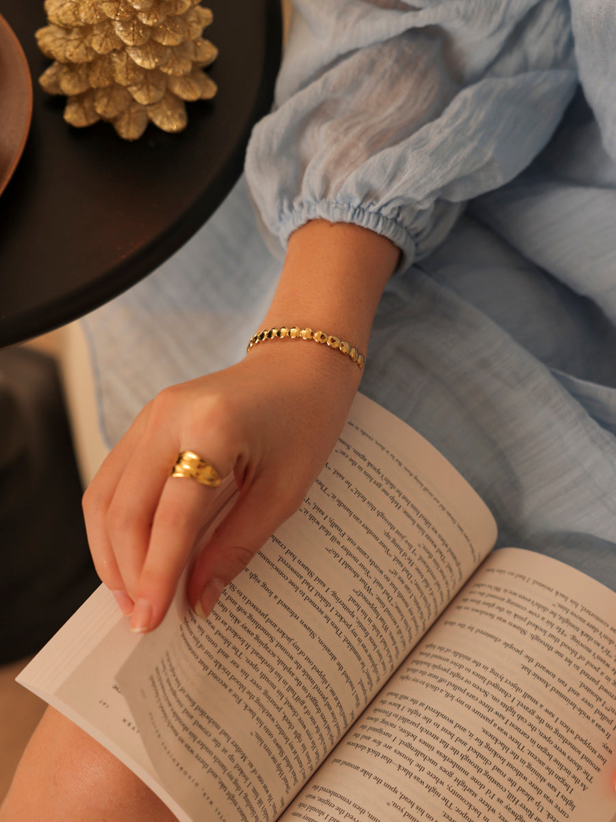 Endless Round Armcuff