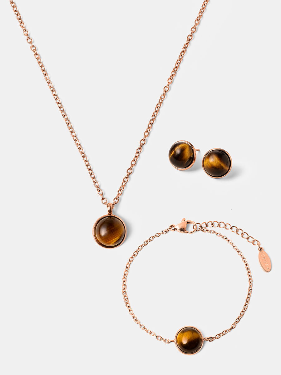 Roséfarbenes Collier, Ohrringe und Armreif mit Tigeraugen auf hellem Hintergrund, Verschluss sichtbar.