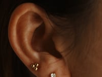 Simple Elegant OHRSTECKER Gold