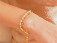 Holding Heart ARMBAND Gold