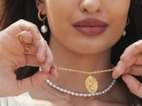 Nature's Embrace of Artemis Kette Gold