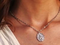 Nature's Embrace of Artemis Kette Silber