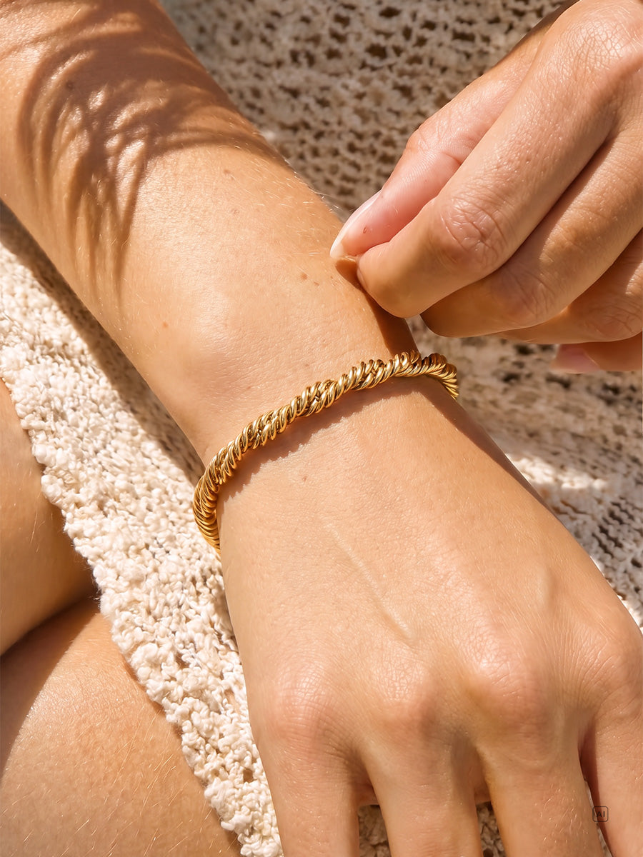 Elegant Spiral ARMBAND