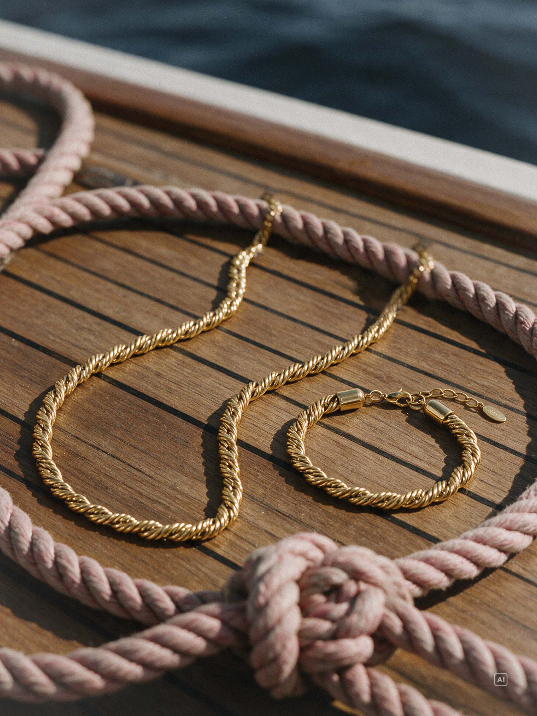 Elegant Spiral ARMBAND
