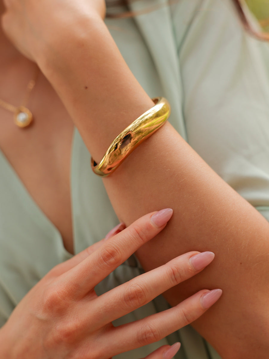 Silent Grace Armcuff