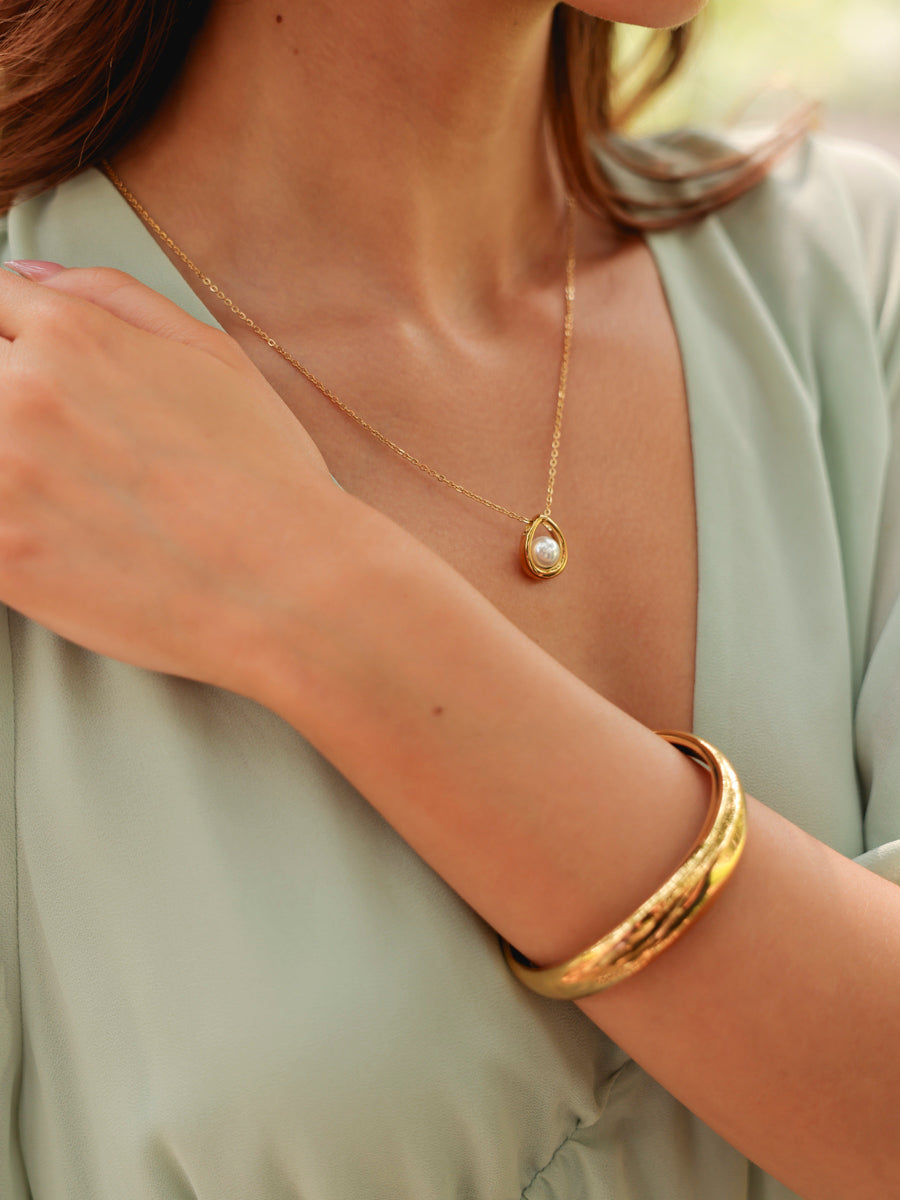 Silent Grace Armcuff