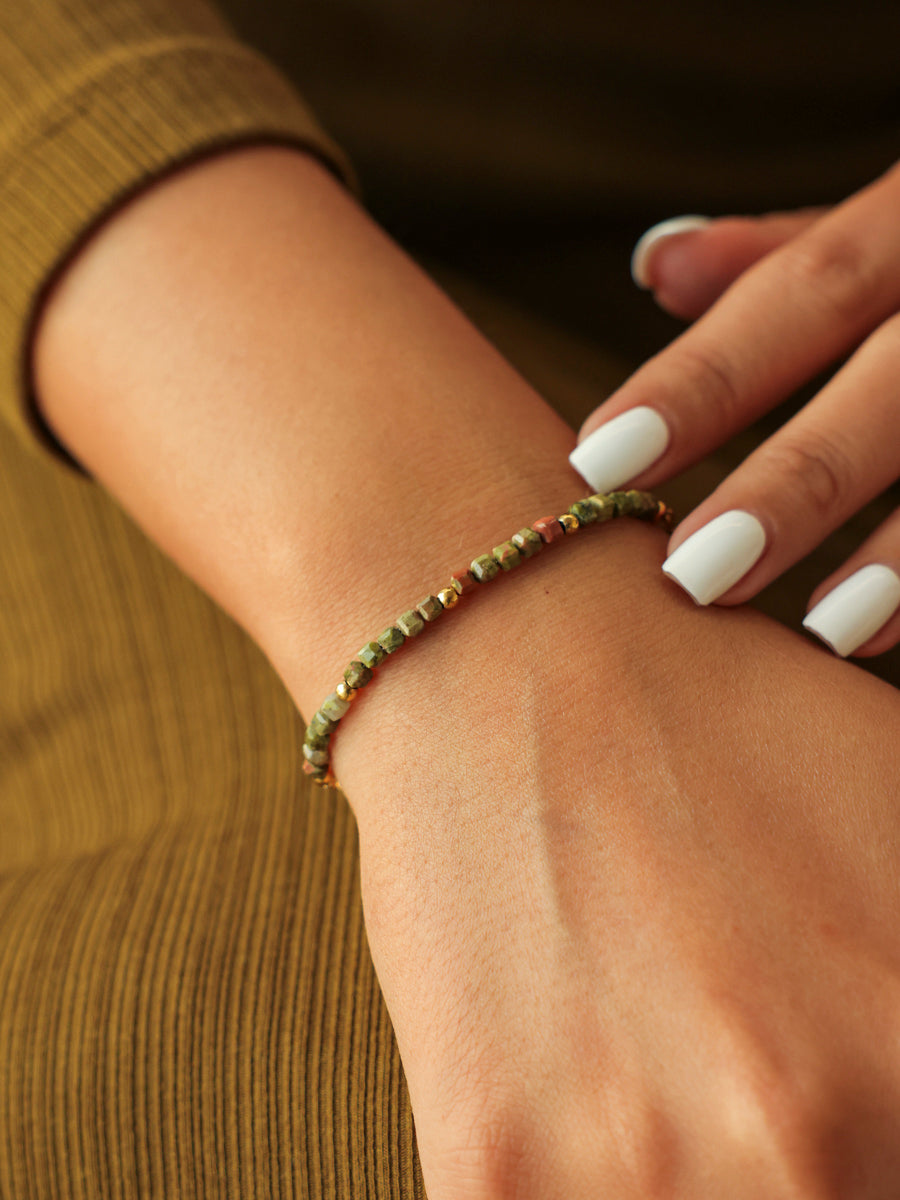 Fantasy Journey Green ARMBAND