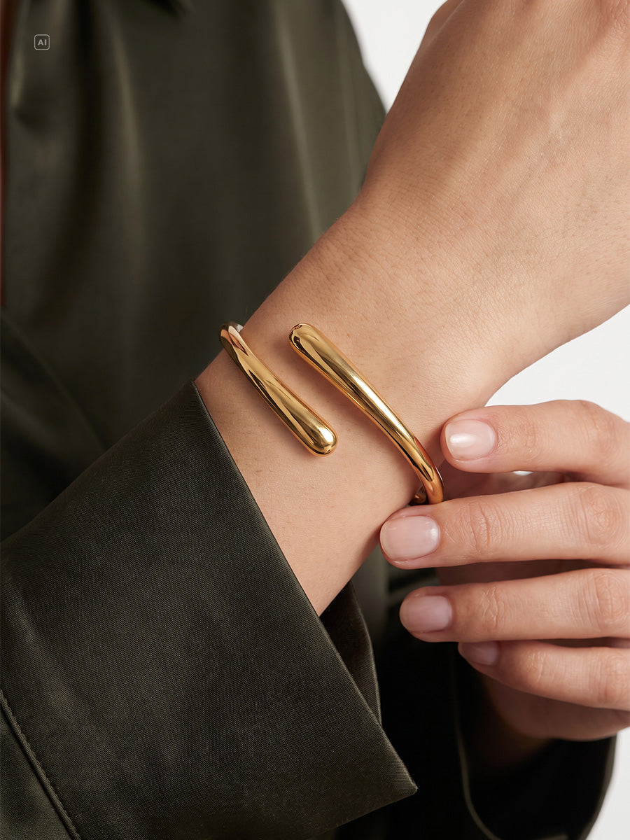 Refined Arc Armcuff