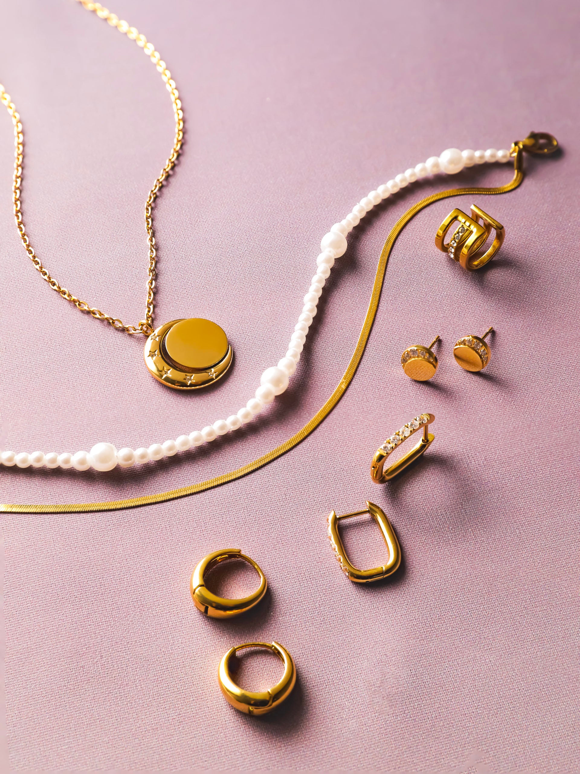 Moon Phase Crescent Light Stud Ohrringe