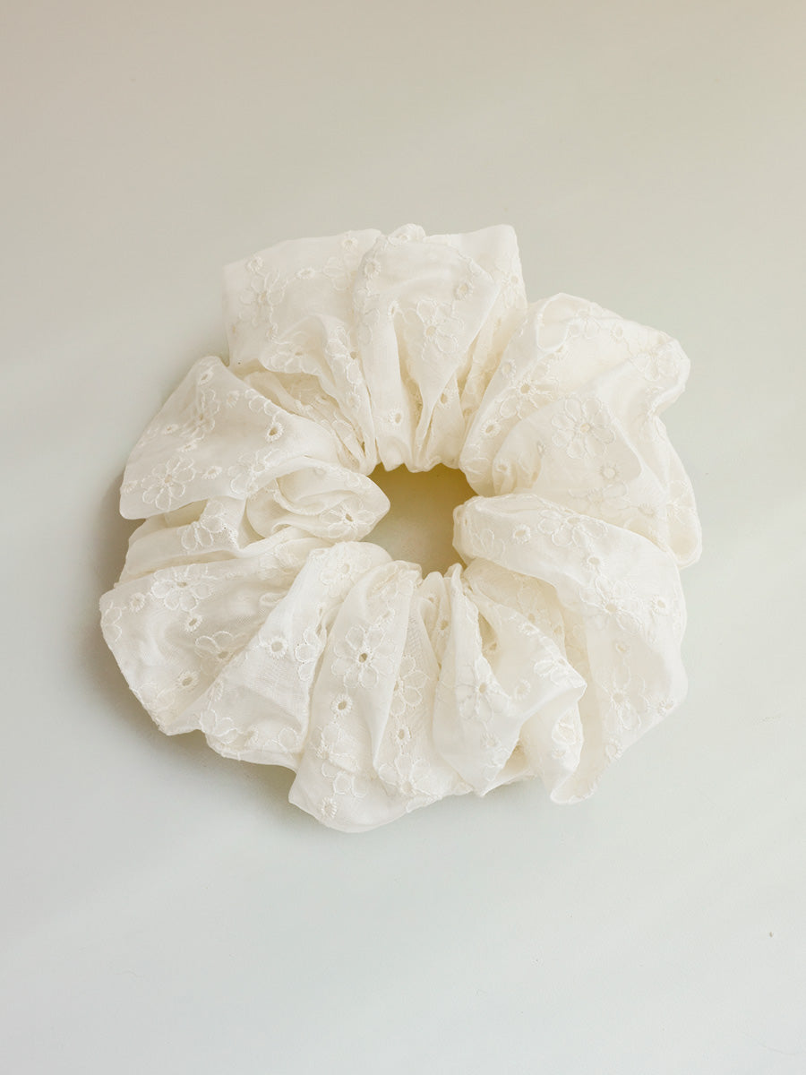 Puffy Lace Scrunchie White