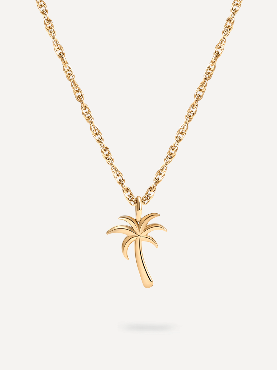 Palmenanhänger an goldener Gliederkette, Produktfoto vor schlichtem, hellem Hintergrund.