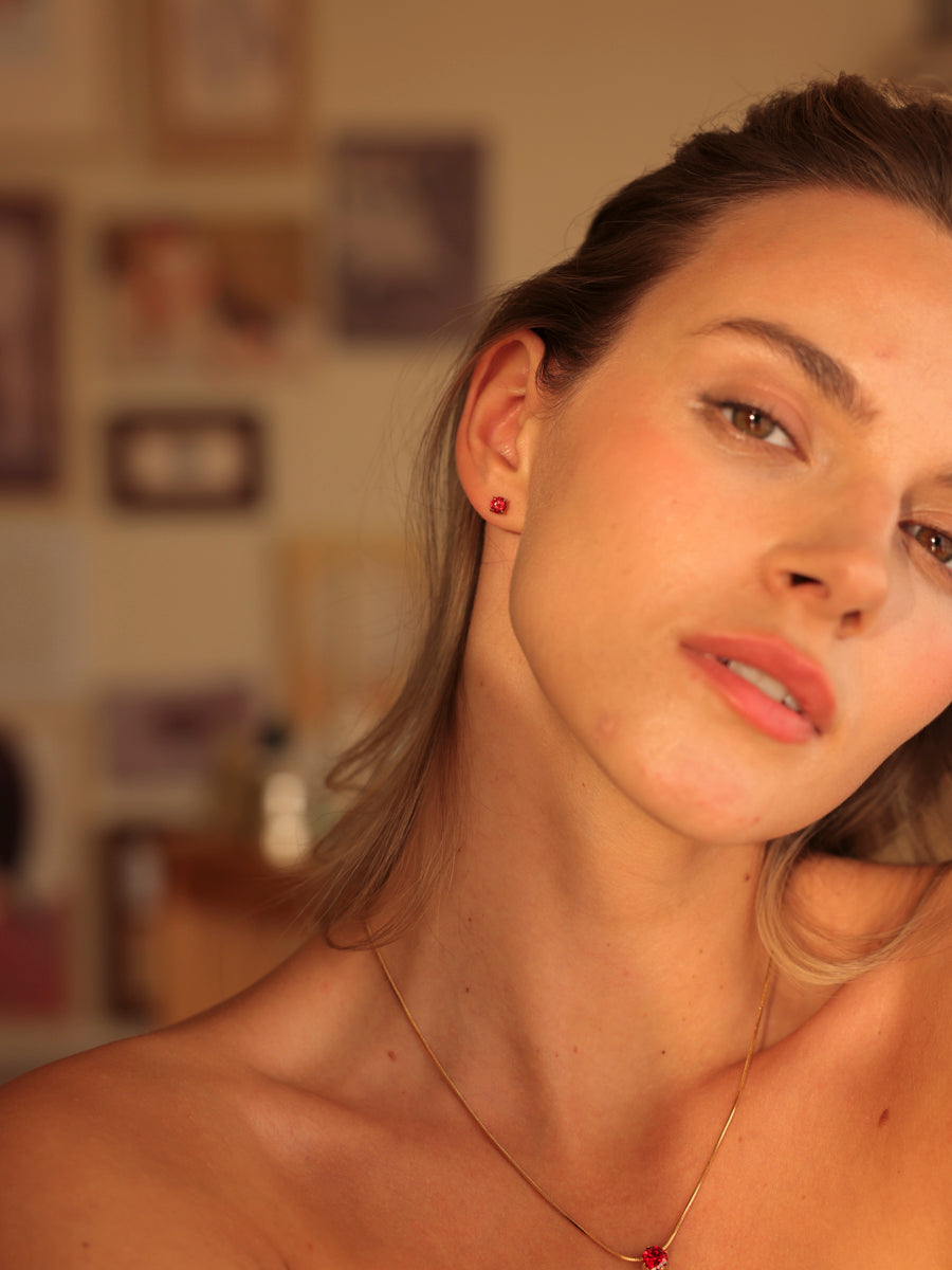 Crystal Delight Dark Red Small Stub-Ohrringe