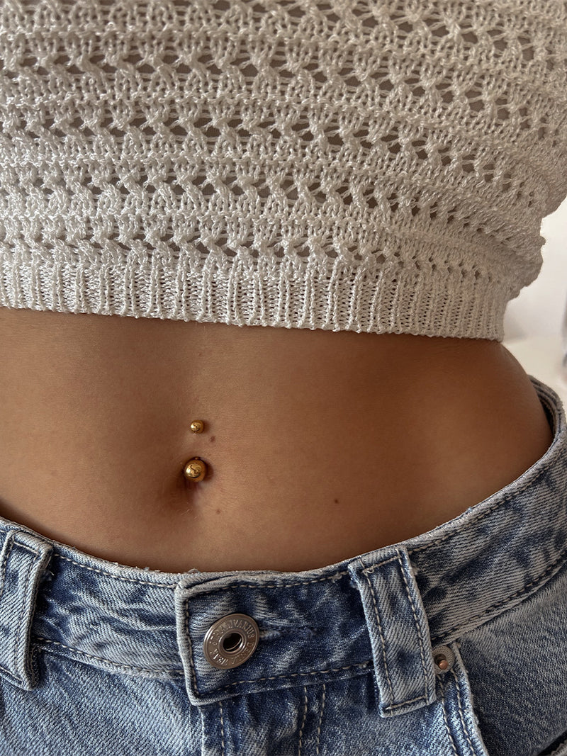 Titan Bauchnabelpiercing Nahaufnahme