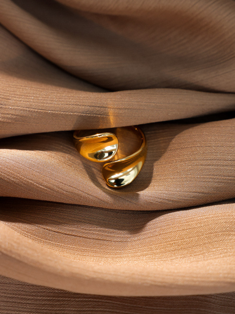Curved Elegance Ring