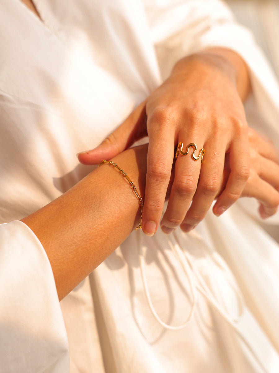 Graceful Wave Ring ICRUSH