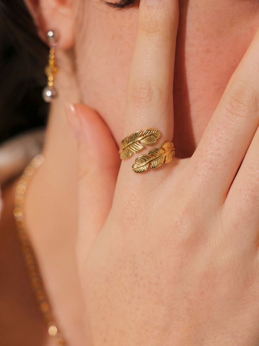 Leafy Elegance Ring ICRUSH