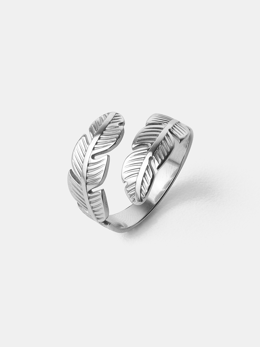 Leafy Elegance Ring ICRUSH