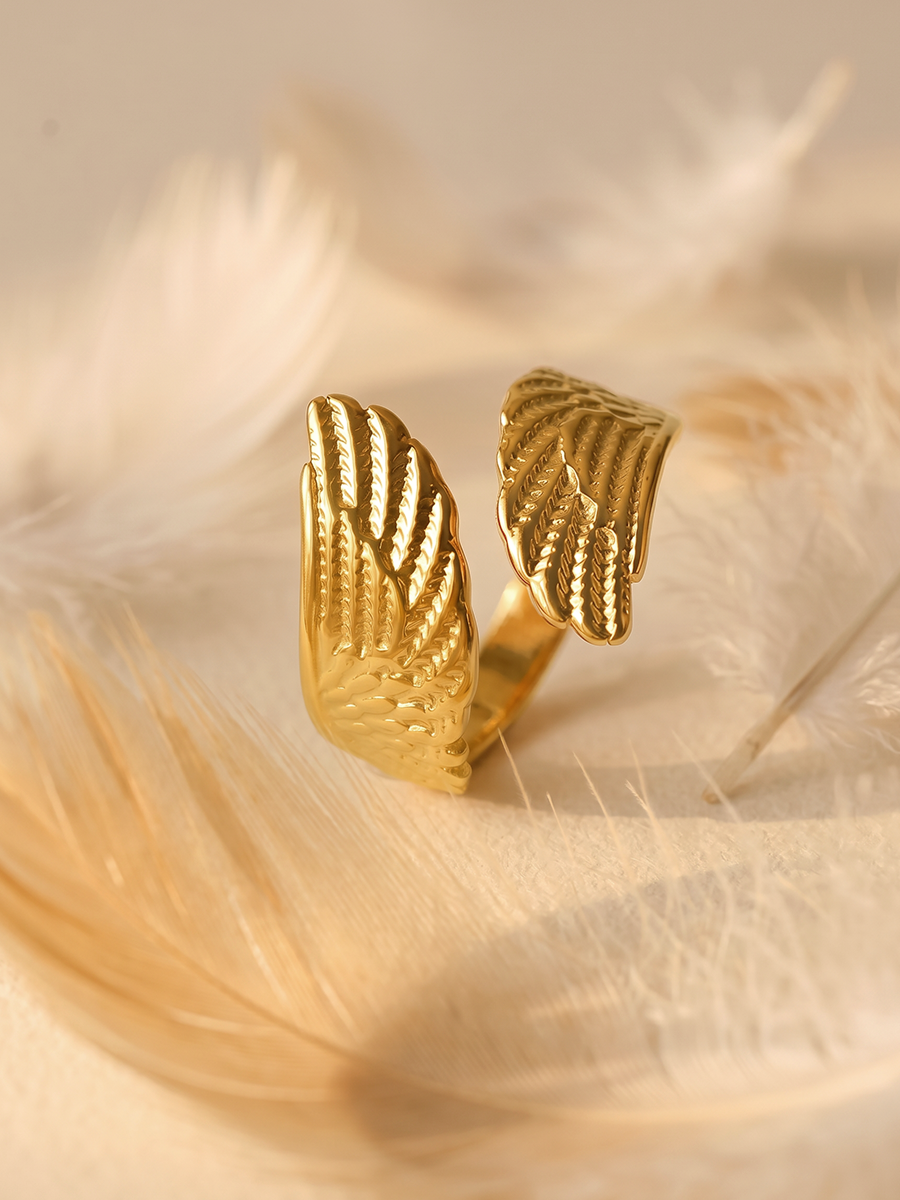 Delicate Feather Ring ICRUSH