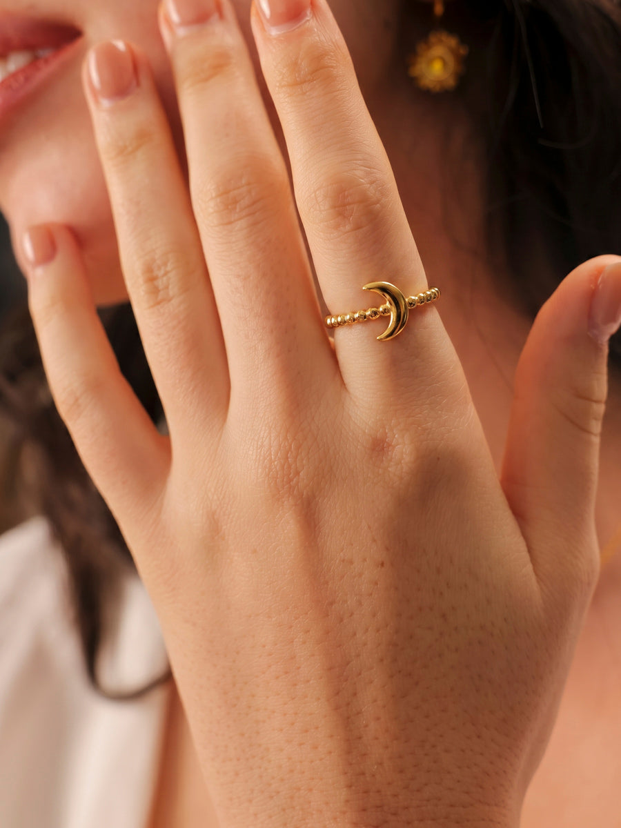 Moon Kiss Ring ICRUSH