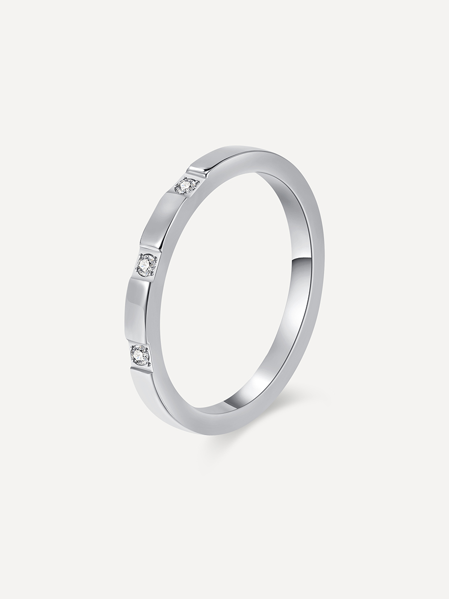 Buy Carbon 6 Men's Titanium Glow Ring – Handcrafted, Minimalist, Titanium  Band with Luminescent Interior Charged with UV Light Online at  desertcartKUWAIT